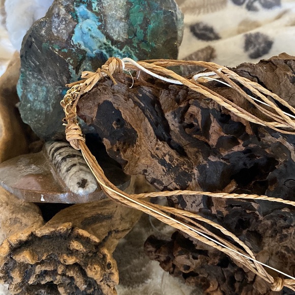 Shell necklace. - Picture 3 of 3